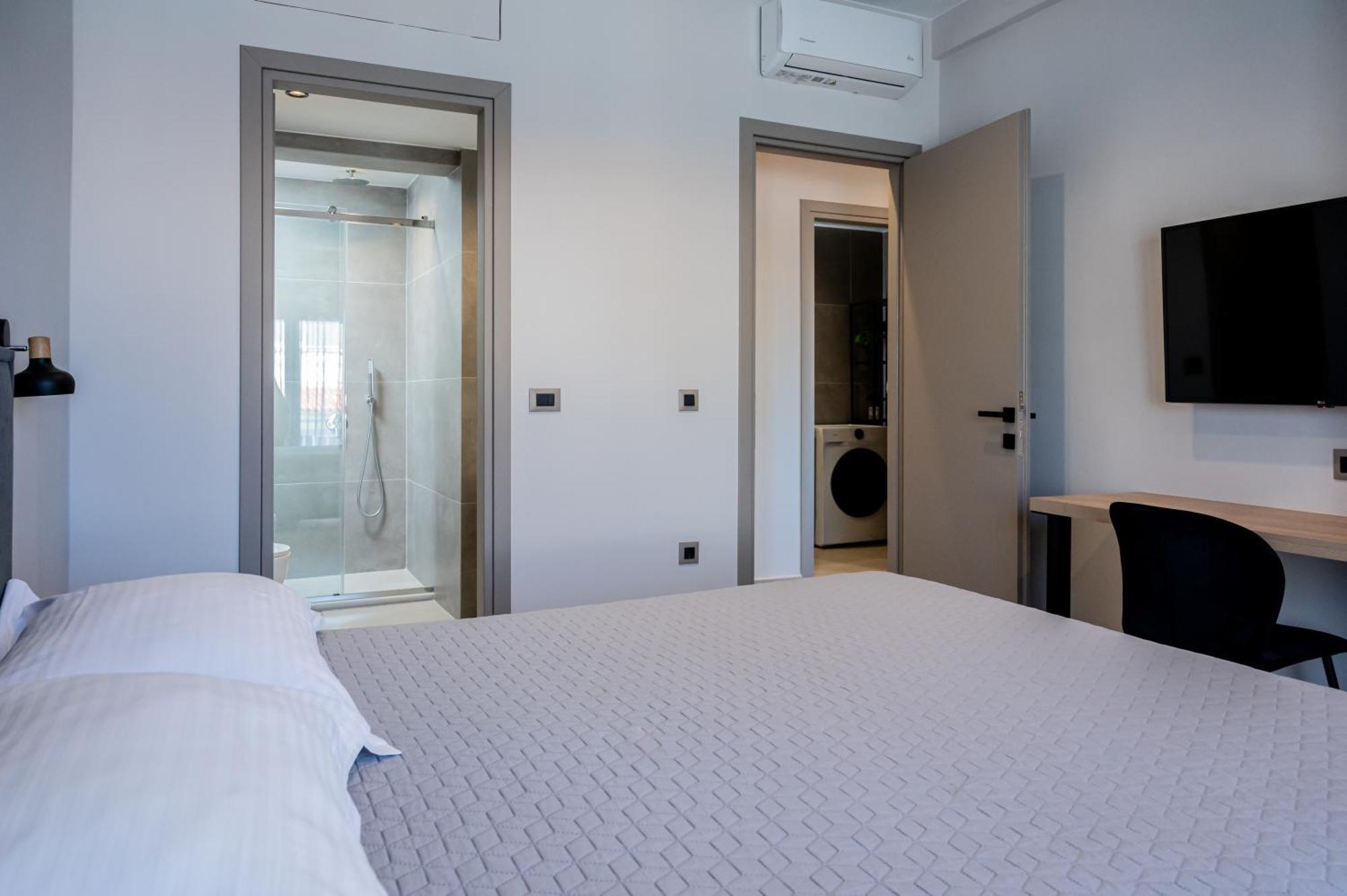 Yiannis Deluxe Apartment Chrissi Akti Chania Exterior foto