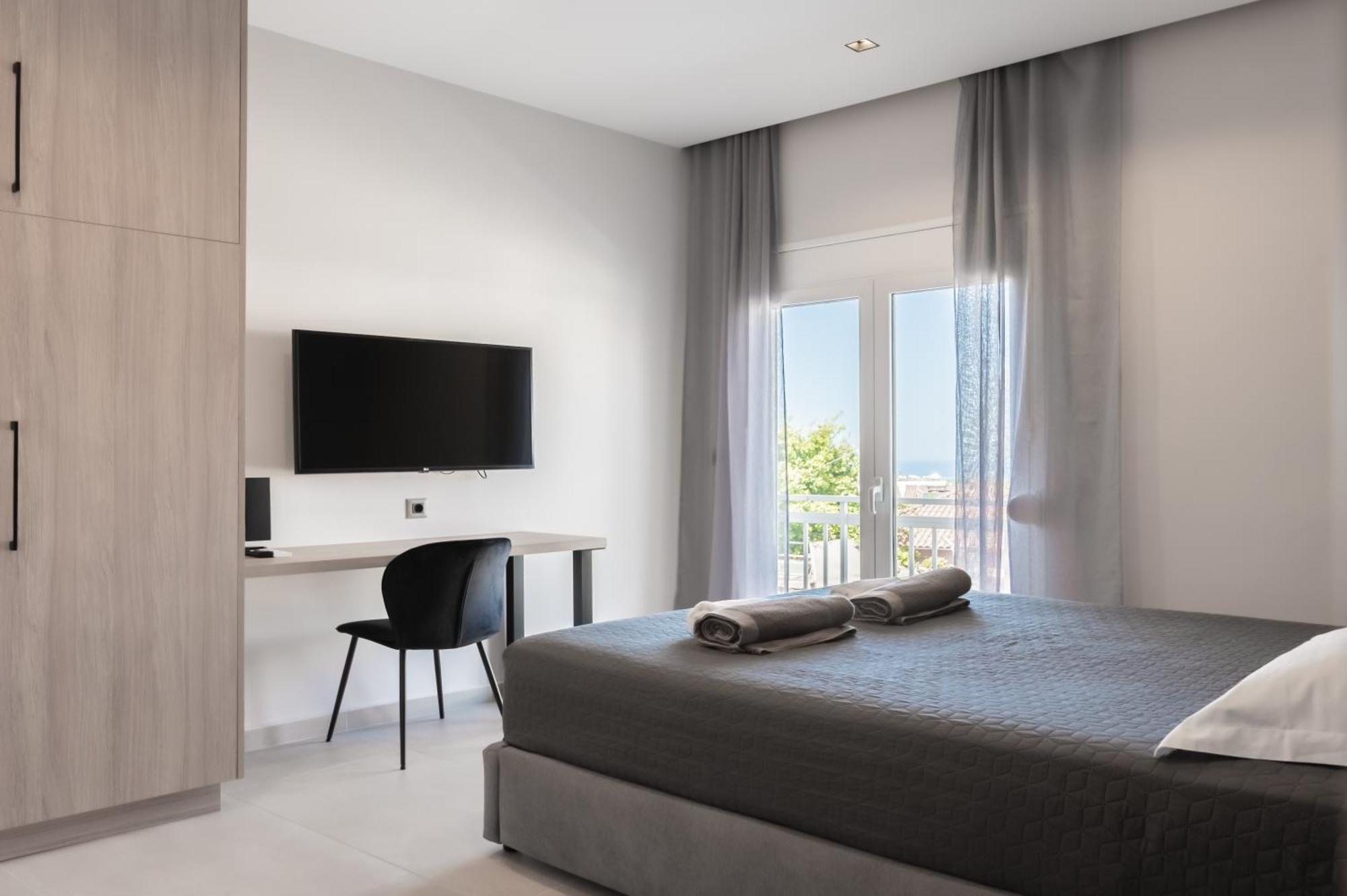 Yiannis Deluxe Apartment Chrissi Akti Chania Exterior foto